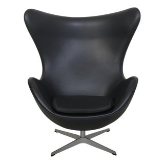 Egg Chair in Black Aura Leather by Arne Jacobsen, 2016 For Sale