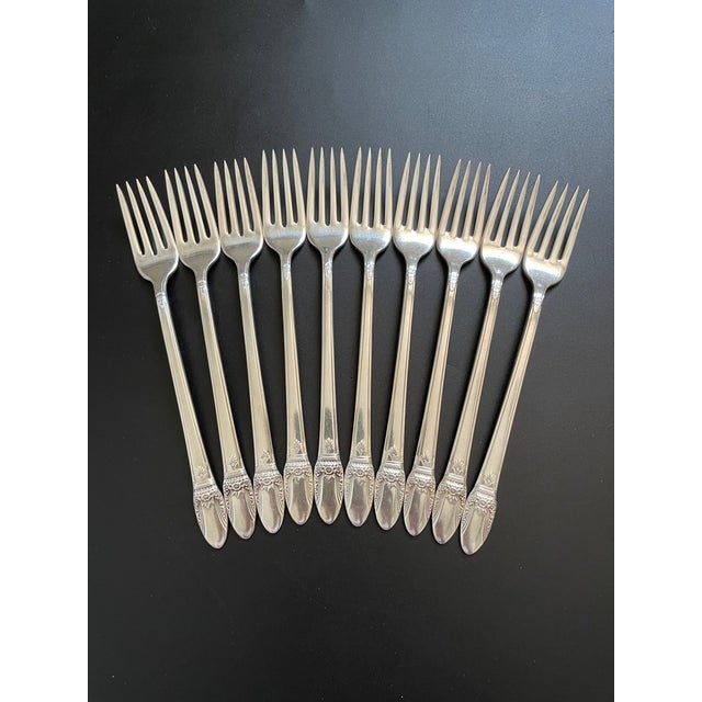 81 Pieces 1847 Rogers Bros. First Love 1937 Silverplate Flatware Set - Service for 10 For Sale - Image 9 of 14