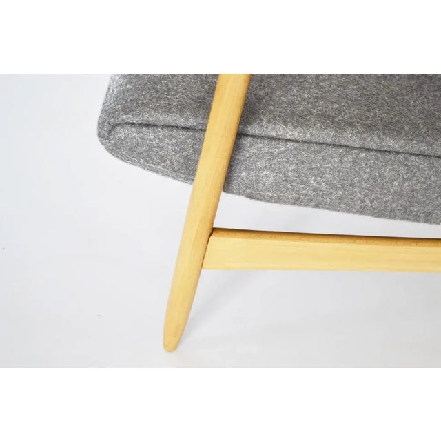 1960s Set of Vintage Felt & Beech Ąžuolas Armchairs by Valerija Ema Cukermanienė for Vilniaus Baldų Kombinatas, 1960s For Sale - Image 5 of 8