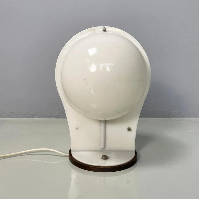 Italian Space Age Spherical Table Lamp in White Plastic, 1970s For Sale - Image 4 of 12