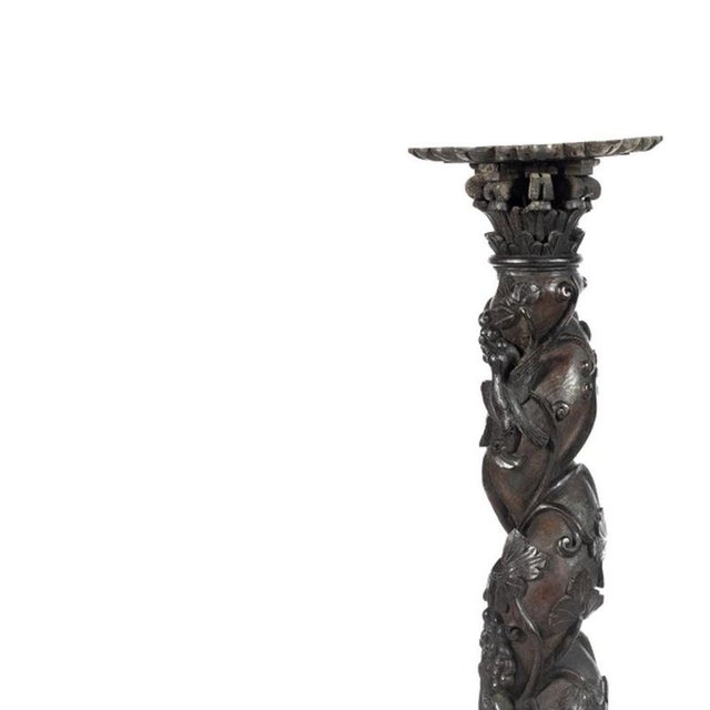 Furniture - Pair of columns - 19th century. Portuguese, 19th century, carved chestnut wood, decorated with birds, vines...