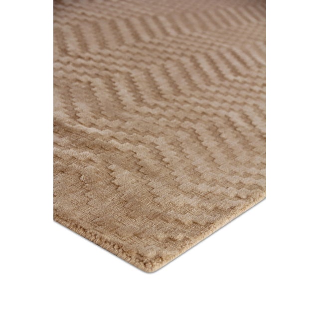 An everlasting classic! The sharp angles of the textured chevron pattern create the sleek, geometric motif of the beloved...