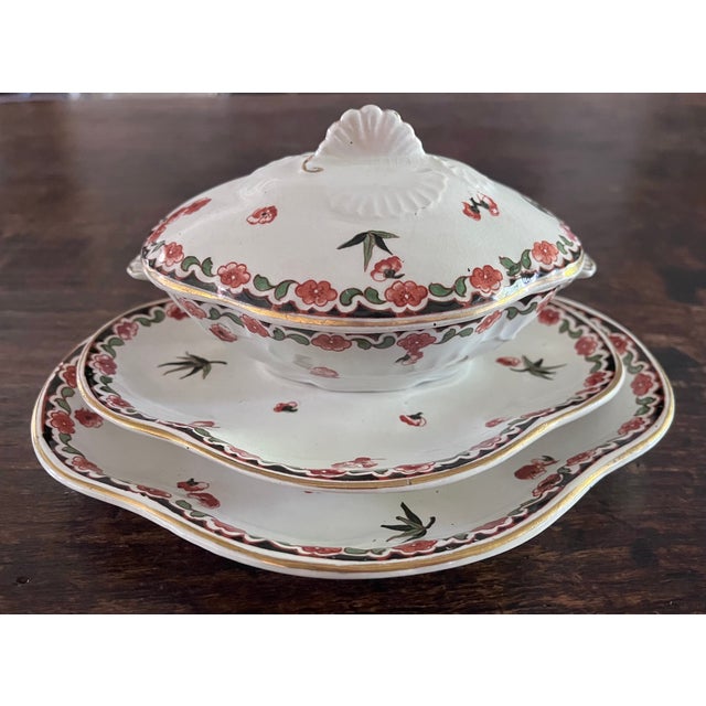 English Late 1800s English Imari Style Miniature Sauce Tureen With Tiered Double Underplates For Sale - Image 3 of 18