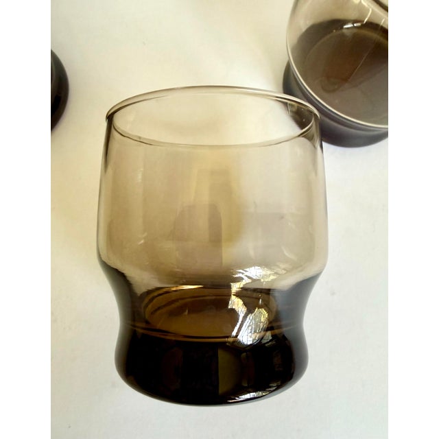 Set of 4 Mid-Century Modern Smoky Brown Architectural Lowball Rocks Glasses For Sale - Image 4 of 8