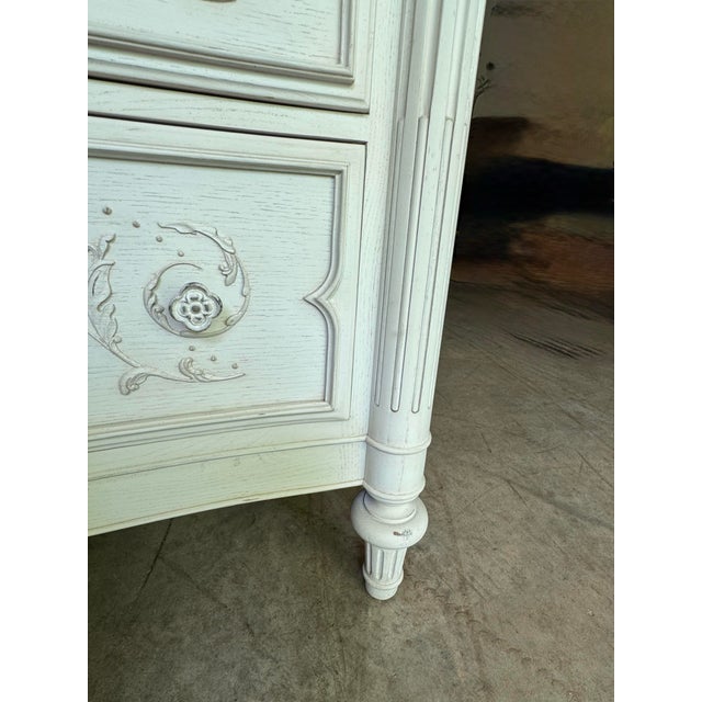 Jonathan Charles Stratus Hand-Carved Floral Serpentine Dresser For Sale In Greenville, SC - Image 6 of 12