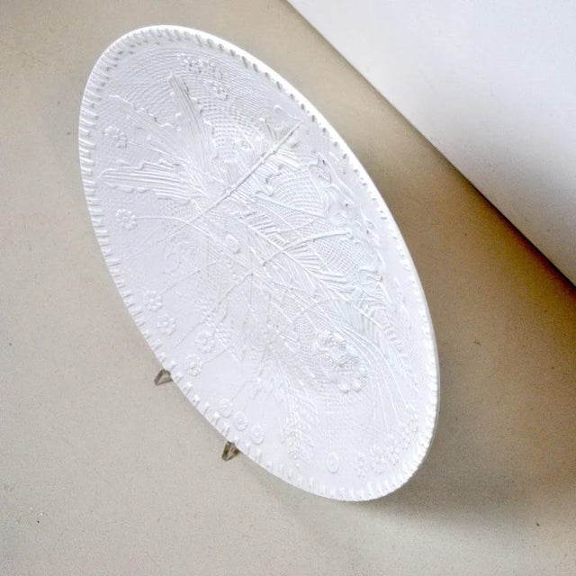 Mid-Century Ceramic Plate with Embossed Weave Pattern from Rosenthal, 1950s, in Very Good conditions. Designed 1950 to 1959