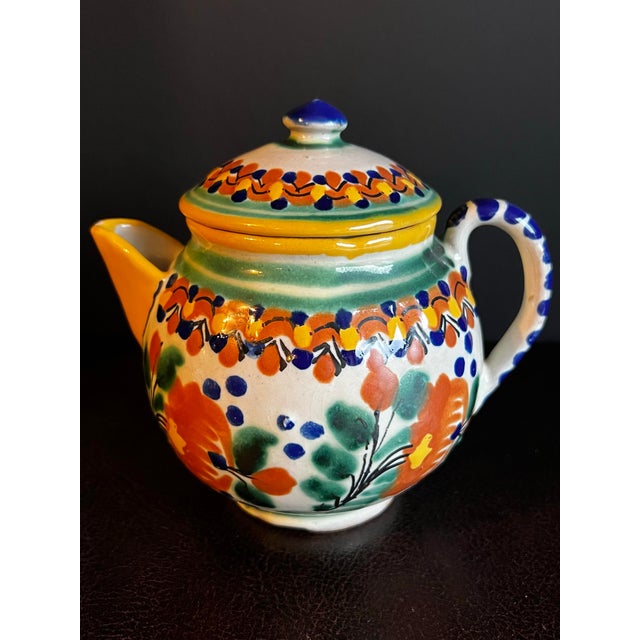 Cream Early 20th Century Signed Ysauro Uriarte Mexican Talavera Sugar and Creamer For Sale - Image 8 of 12