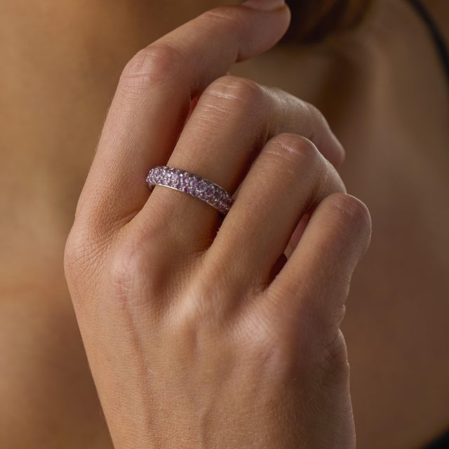This contemporary pink sapphire band is a beautiful jewel from the 2010’s, crafted in 18k white gold with a lively and...