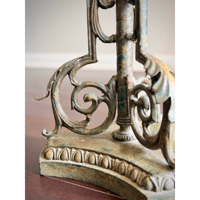 Rococo Vintage 1960s–70s Hollywood Regency Cast Metal & Glass Tray Table Floor Lamp — Neoclassical Rococo Side Table Lamp For Sale - Image 3 of 11