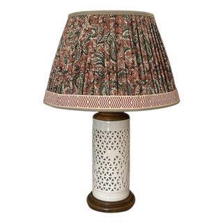 Vintage Chinoiserie White Porcelain Pierced Blanc De Chine Cylindrical Table / Accent Lamp For Sale