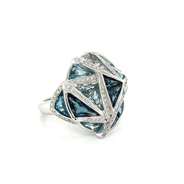 Bellarri 18k White Gold Diamond Blue Topaz Geometric Design Ring, Size 7 For Sale - Image 4 of 9