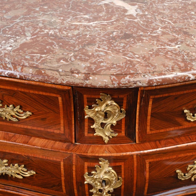 French Louis XV Chest of Drawers, 1760s For Sale - Image 6 of 17