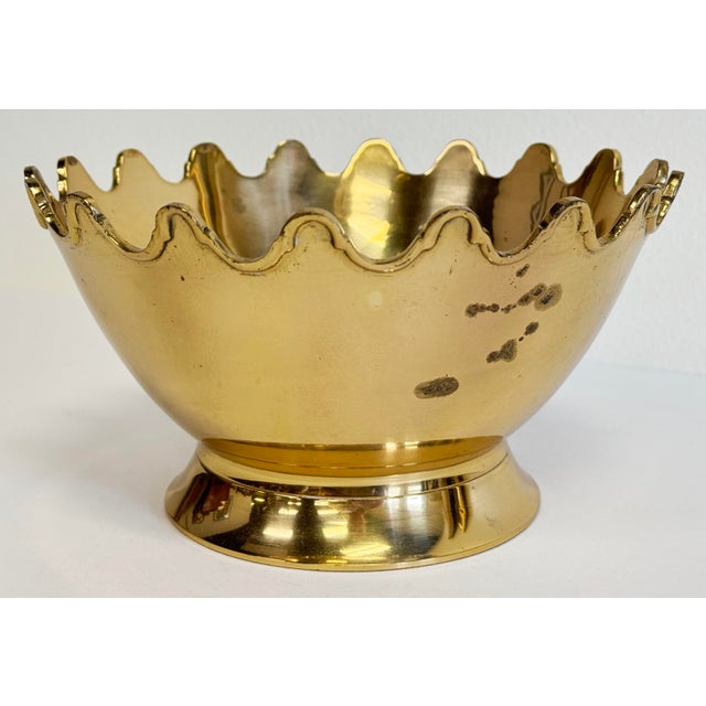 Mid 20th Century Vintage Mottahedeh Style Scalloped Brass Cachepot Bowl For Sale - Image 5 of 8