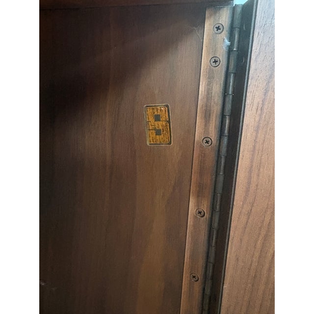 1960s Stunning John Keal for Brown Saltman Walnut Side Cabinet / End Table For Sale In San Francisco - Image 6 of 9