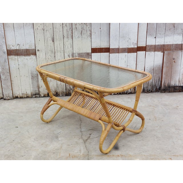 Vintage Rattan Set by Rohe Noordwolde – Armchair and Table This beautiful vintage rattan set from the iconic Dutch brand...