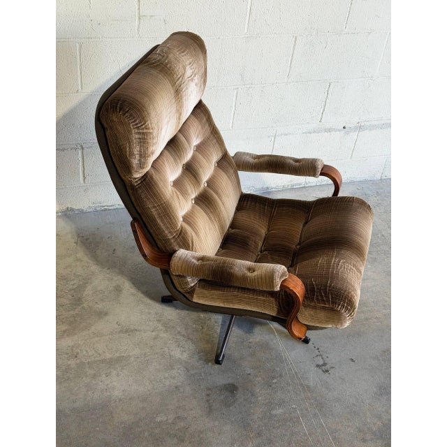 Mid-Century Modern Velour Upholstered Swivel Lounge Chair Danish Mid-Century Modern 1970s For Sale - Image 3 of 10