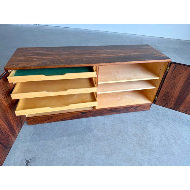 Wood Mid Century Modern Poul Hundevad Danish Rosewood Credenza For Sale - Image 7 of 12