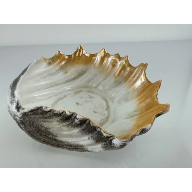 1960s Vintage Italian Shell-Shaped Porcelain Bowl With Gilded Rim and Textured Glaze For Sale - Image 5 of 11