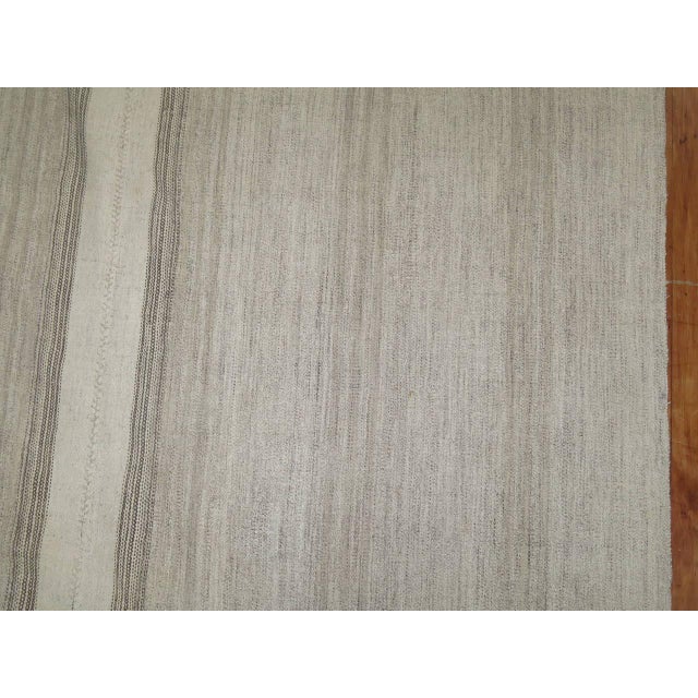 Contemporary Mid 20th Century Ivory Gray Minimalist Turkish Kilim For Sale - Image 3 of 6