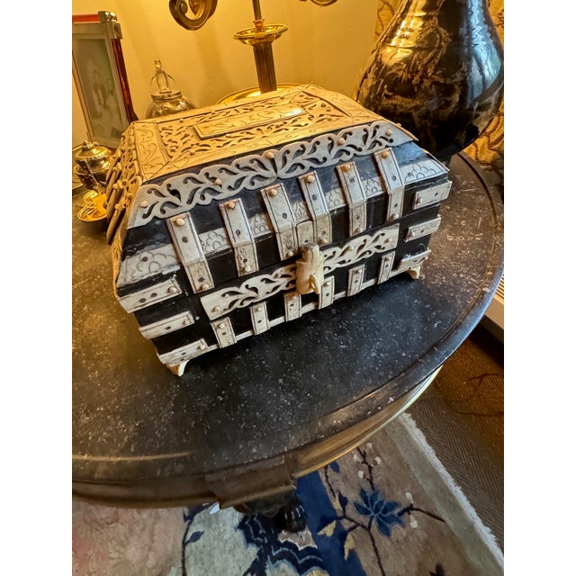 Late 19th Century Antique Horn & Wood Decorative Box For Sale - Image 5 of 7