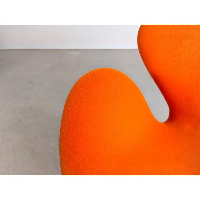 Swan Chair with Orange Upholstery by Arne Jacobsen for Fritz Hansen For Sale - Image 11 of 13
