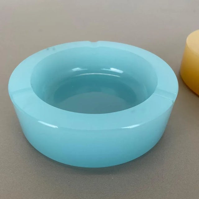 1960s Murano Opaline Glass Ashtrays from Cenedese, 1960s, Set of 2 For Sale - Image 5 of 18