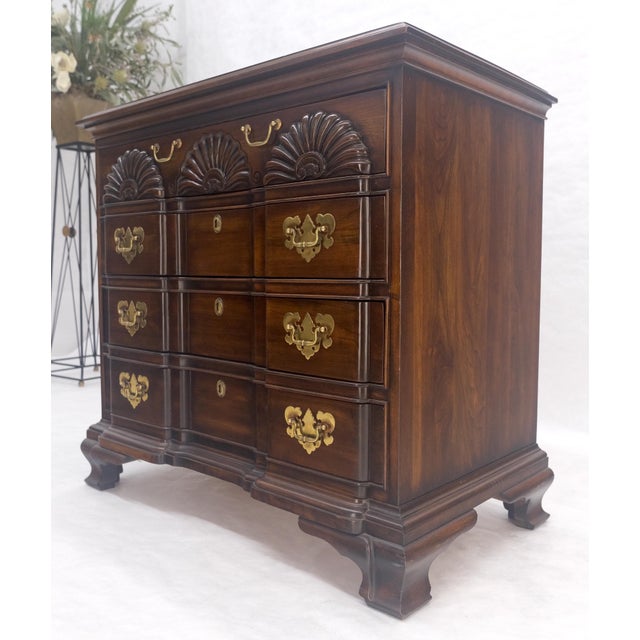 Fine Block Front Scallop Carving 4 Drawers Bachelor Chest Dresser MINT For Sale - Image 10 of 12