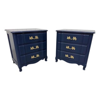 Vintage French Provincial Navy Blue Bachelor Chest Nightstands - Set of 2 For Sale