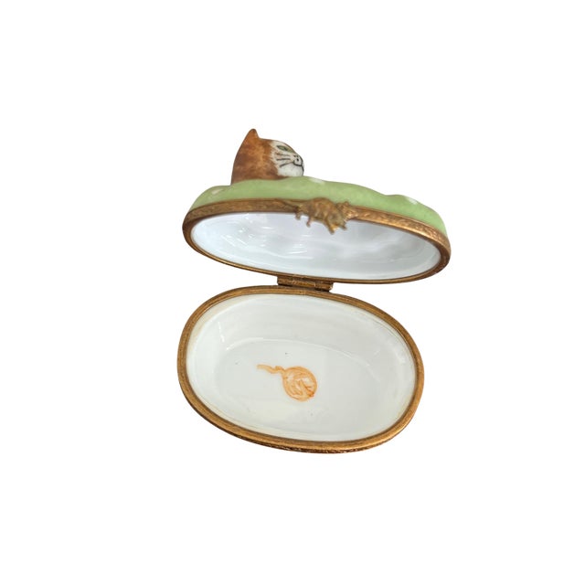 1980s Vintage Limoges Made in France Detailed Painted Cat Trinket Box With Yarn Inside For Sale - Image 5 of 5