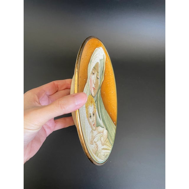 1973 Vincente Tiziano Italian Art Pottery Mother & Child Wall Plate For Sale - Image 4 of 10