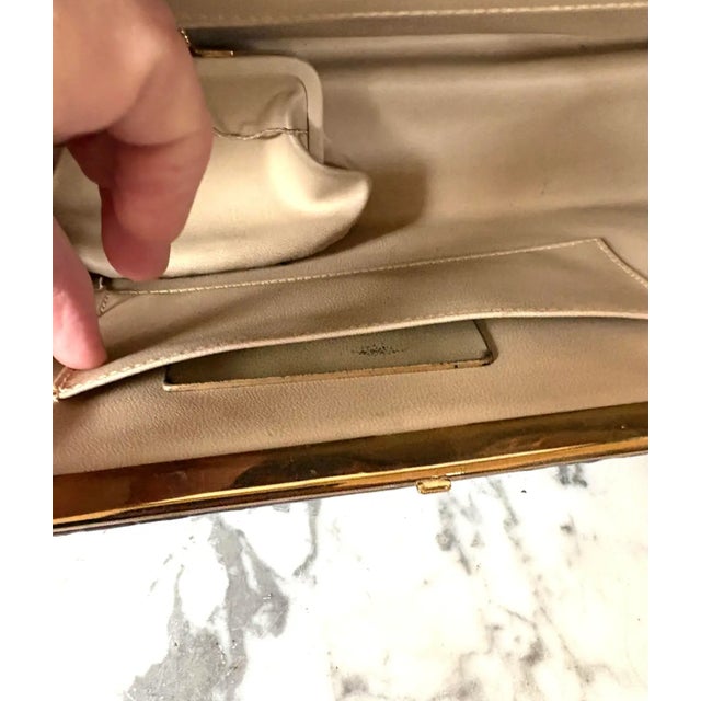 Mid-Century Modern Vintage Leather Faux Corc Handbag For Sale - Image 3 of 9