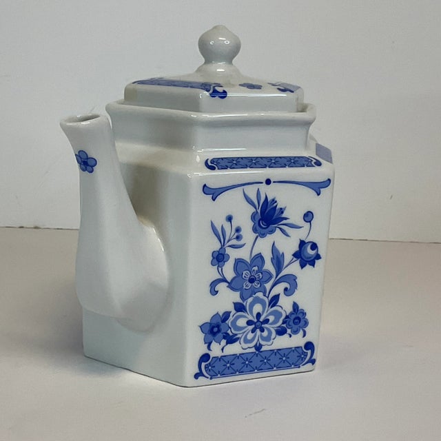 1980s Vintage Italian Tuscany Style Blue and White Porcelain Tea Pot For Sale - Image 5 of 10