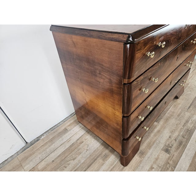 This elegant 1940s dresser is a splendid example of Italian Art Deco style, characterized by its understated, refined...