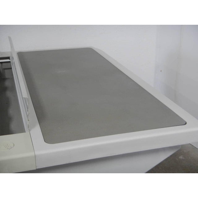 American Desk in Iron and Plastic For Sale - Image 6 of 13