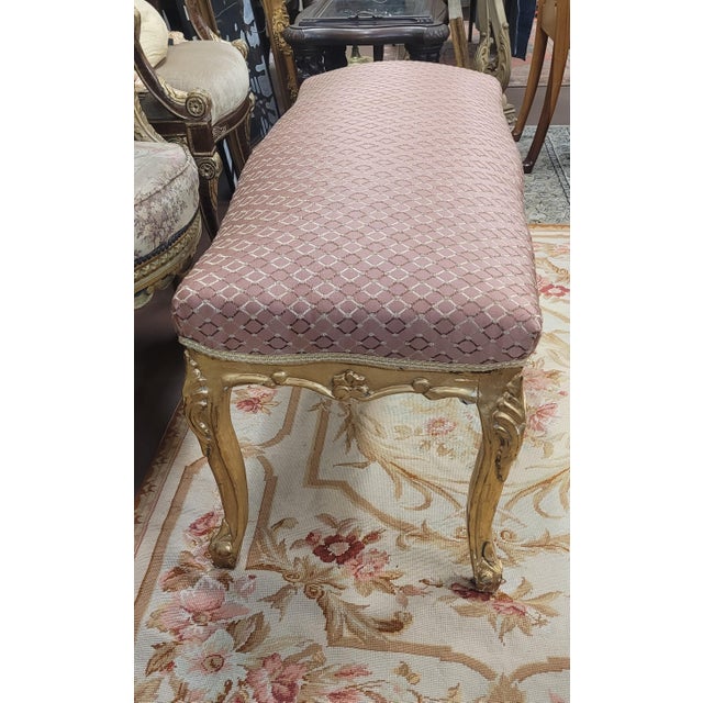 Mauve 1950s Beautiful Gilt Wood French Upholstered Window Bench For Sale - Image 8 of 12