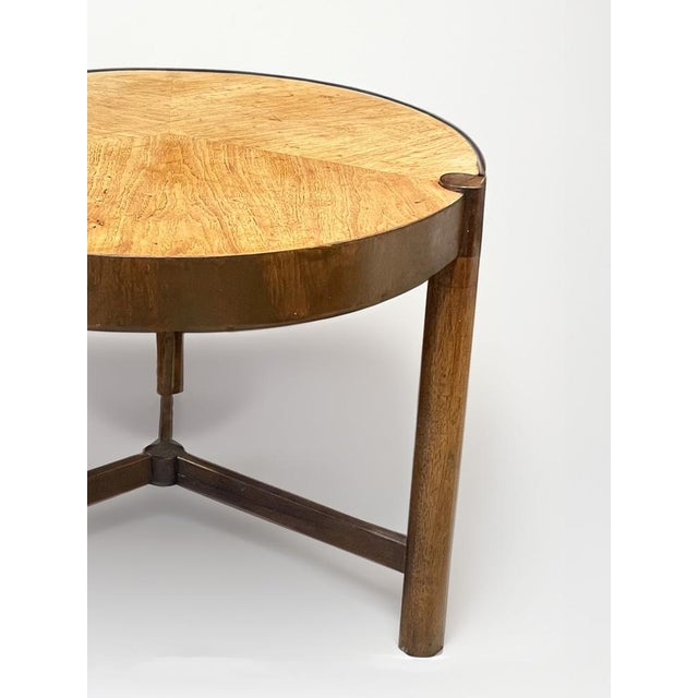 Mid-Century Modern Round Walnut Drum Table in the style of Dunbar, 1950 For Sale - Image 6 of 10
