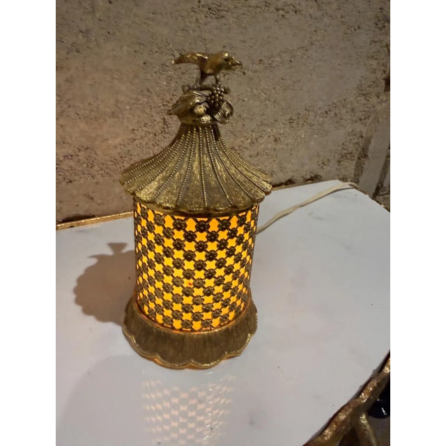 For your consideration, a vintage Matson gold tone electric vanity light lamp. Made in the USA. Dimensions: 6" H x 3.13"...