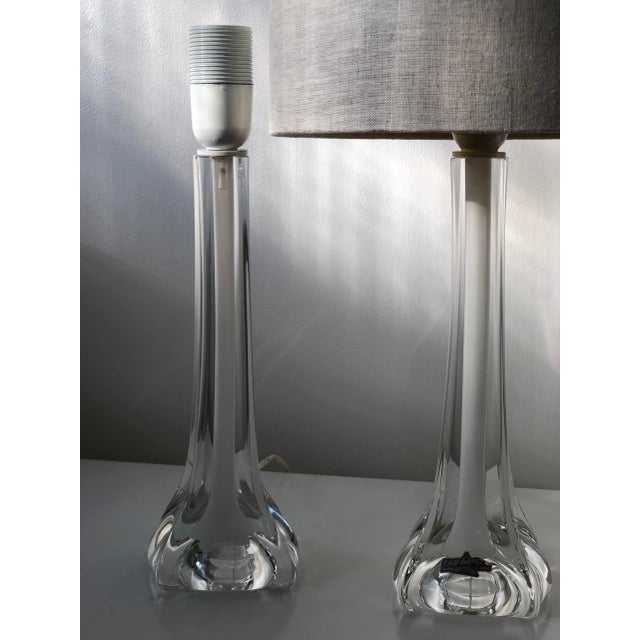 - A set of elegant mid-century modern Swedish table lamps - Two-tone glass in white and clear glass in Murano Sommerso...
