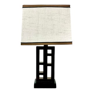 1990s Vintage Asian Chinoiserie Boho Chic Wood Accent Table Lamp For Sale