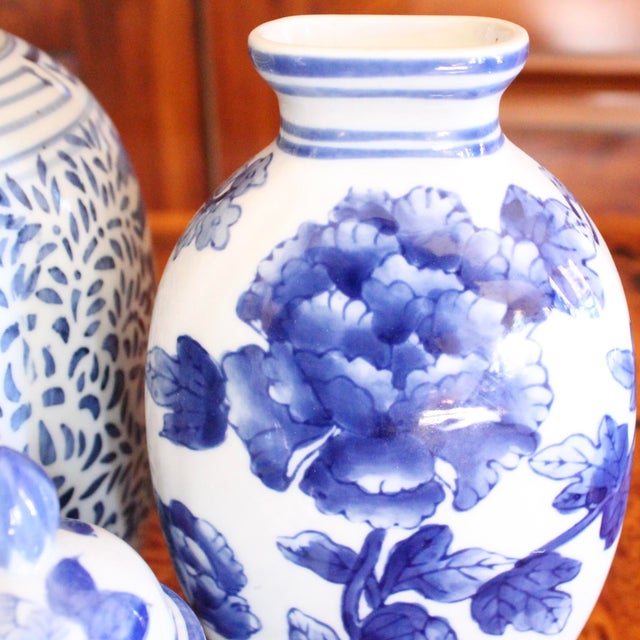 Group of Chinese Blue and White Porcelain Ginger Jars and Vase- 4 Pieces For Sale - Image 11 of 13