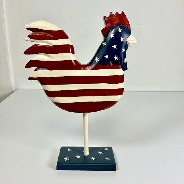 American 1980s Vintage Americana Arts & Crafts Boho Chic Painted Wooden Chicken Figural Holiday Accent - 4th of July For Sale - Image 3 of 12