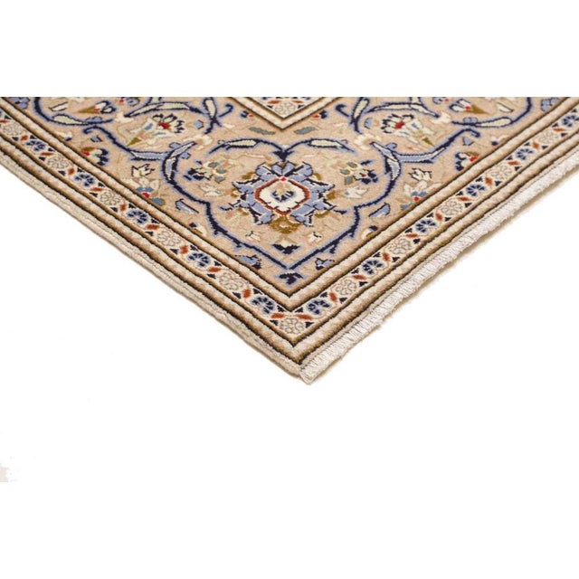 Middle Eastern Rug in Virgin Wool For Sale - Image 5 of 11