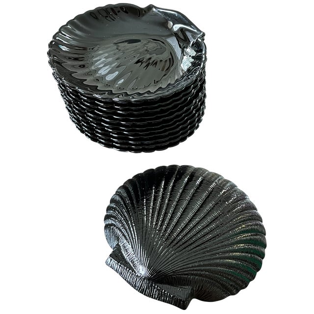 1960s Arcoroc France "Coquillage" Black Glass Shell Serving Set – 16 Pieces With Chip & Dip Platter For Sale - Image 9 of 13