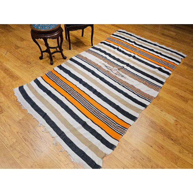 1900 - 1909 Vintage American Southwestern Serape Kilim, Handwoven Stripe Pattern, Ivory & Tan, 5x8 For Sale - Image 5 of 18