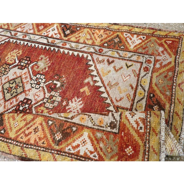 Textile Galerie Shabab Collection Mid-20th Century Turkish Anatolian Throw Rug For Sale - Image 7 of 8