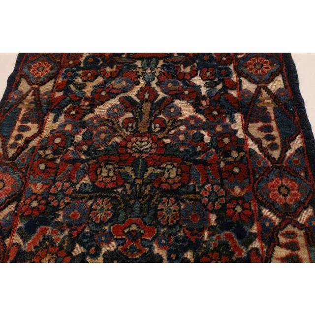 Antique Middle Eastern Hand-Knotted Sarugh Rug For Sale - Image 5 of 9