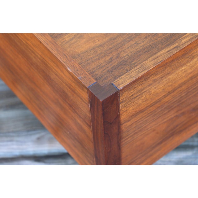 Mid-Century Modern Walnut Coffee Table With Leather Magazine Holder & Brass Casters, C. 1960s For Sale - Image 12 of 18