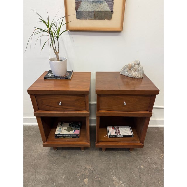 Vintage Pair of Walnut Nightstands For Sale In Los Angeles - Image 6 of 9