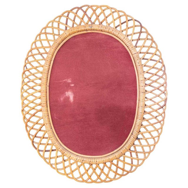This Rattan Wall Mirror is an original decorative object manufactured between 1950s/1960s. The material of this mirror is...
