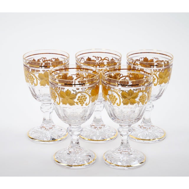 Val Saint Lambert Set of 12 Gilt Gold-Decorated Tableware Wine / Water Service For Sale - Image 10 of 12